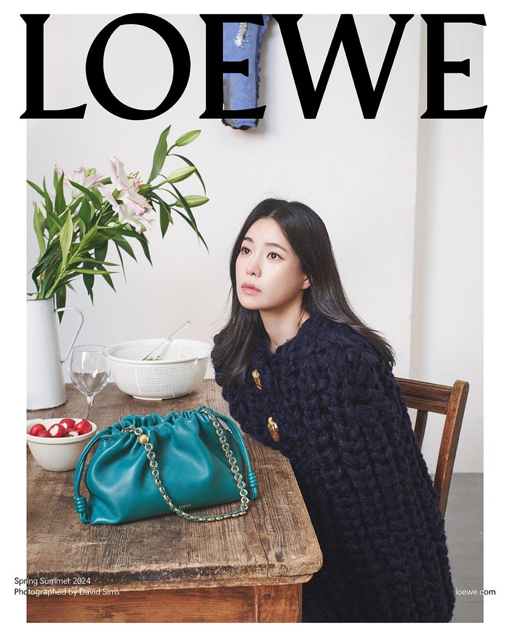 林智妍、楊冪揹的是什麼包？LOEWE放大絕！最新「澎澎小福袋」人氣直逼拼圖包！-2