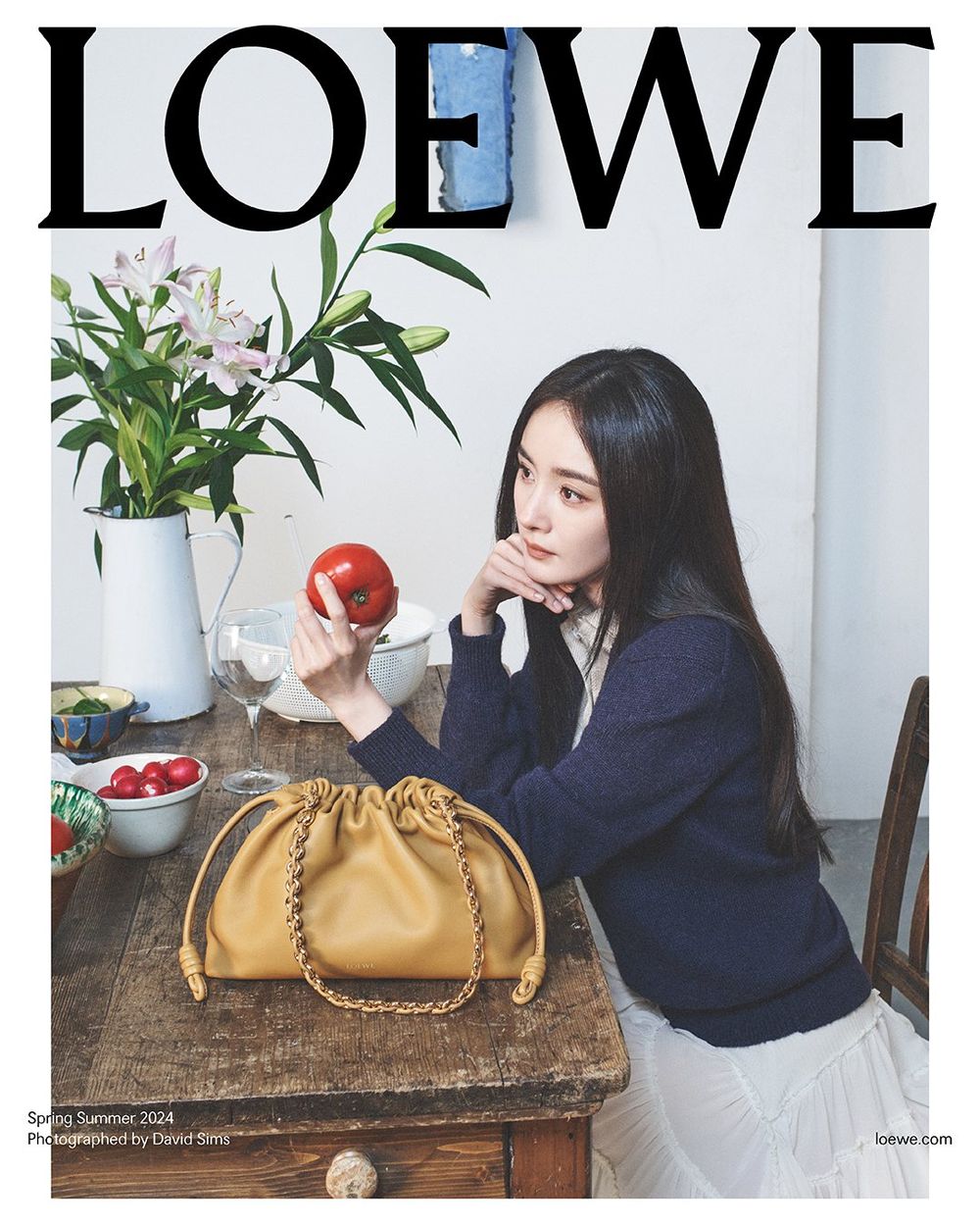 林智妍、楊冪揹的是什麼包？LOEWE放大絕！最新「澎澎小福袋」人氣直逼拼圖包！-4