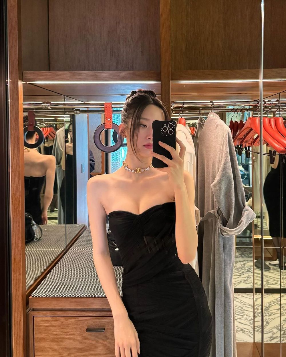 文佳煐女神降臨！Dolce&Gabbana時裝周「薄紗透膚美胸」有料身材米蘭引暴動！-11