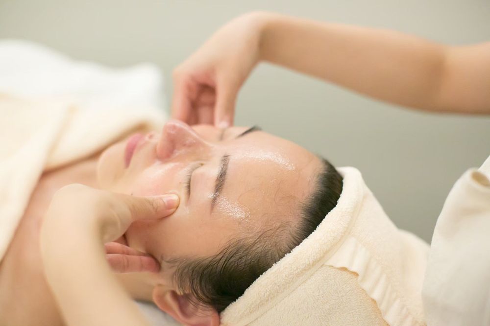 不用醫美也瘦臉超有感！KOZY沙龍臉部健身+奇蹟精華乳，無痛找回澎澎小V臉！-5