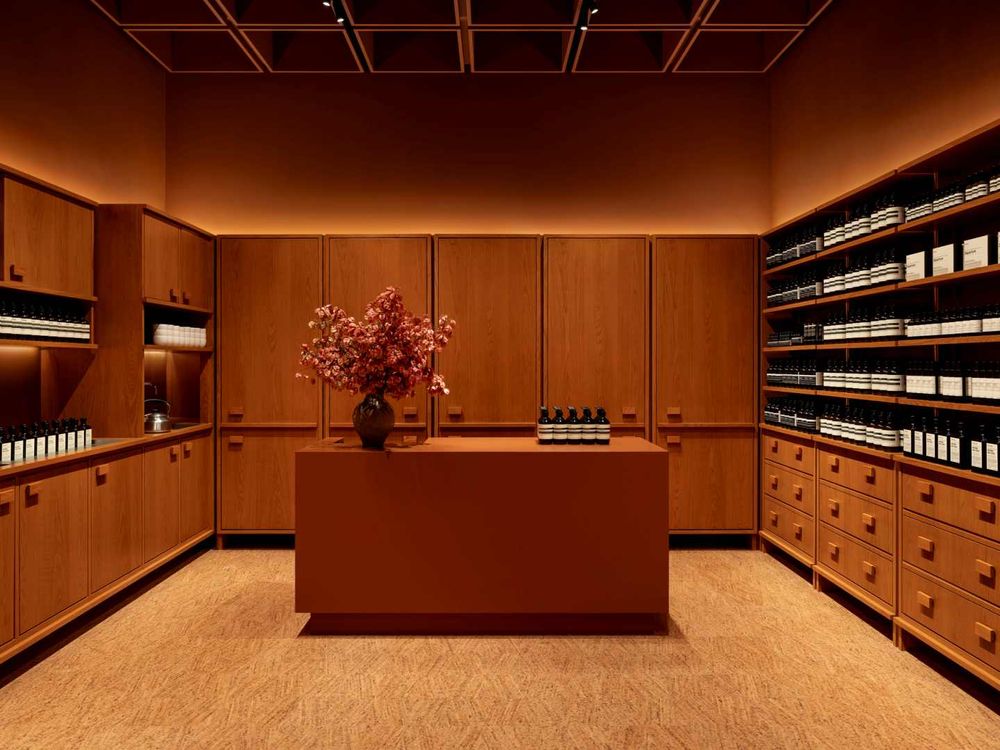 Aesop微風廣場店即將熄燈！新光鑽石塔、板橋大遠百新櫃開幕，冰川藍、暖色復古風絕美店裝開幕，續寫更美好篇章！-6