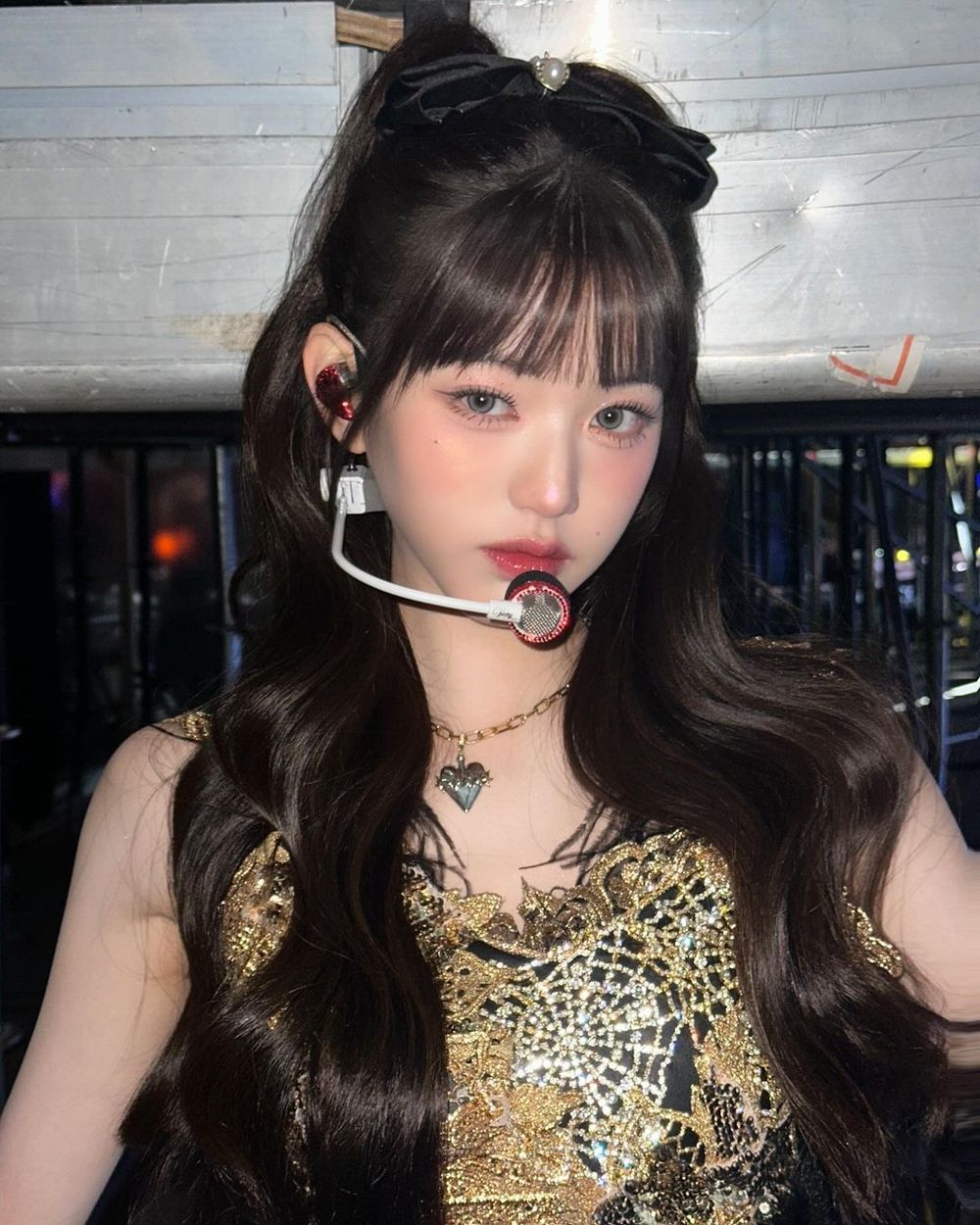 特搜韓國6位「不科學巴掌臉」女偶像！IU、張員瑛、Karina...臉小到耳機變超巨大？！-1