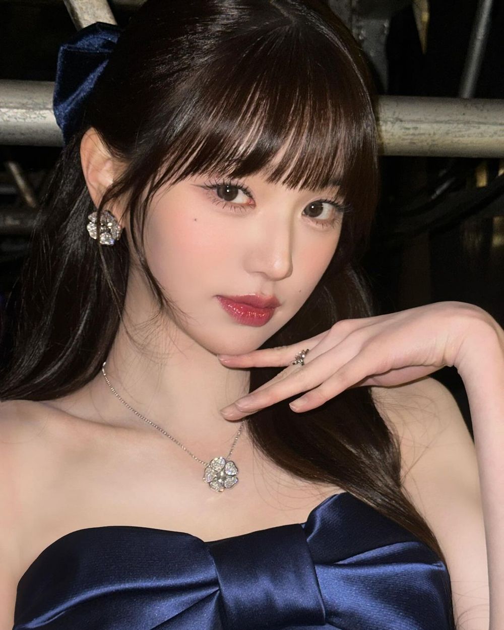 特搜韓國6位「不科學巴掌臉」女偶像！IU、張員瑛、Karina...臉小到耳機變超巨大？！-6