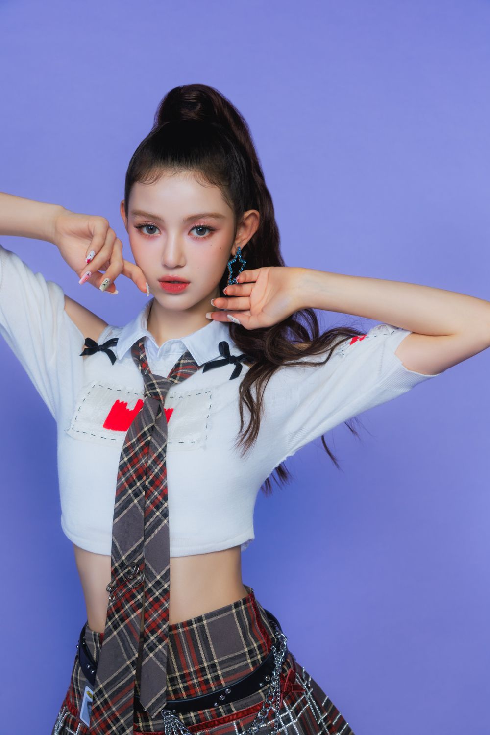 特搜韓國6位「不科學巴掌臉」女偶像！IU、張員瑛、Karina...臉小到耳機變超巨大？！-12