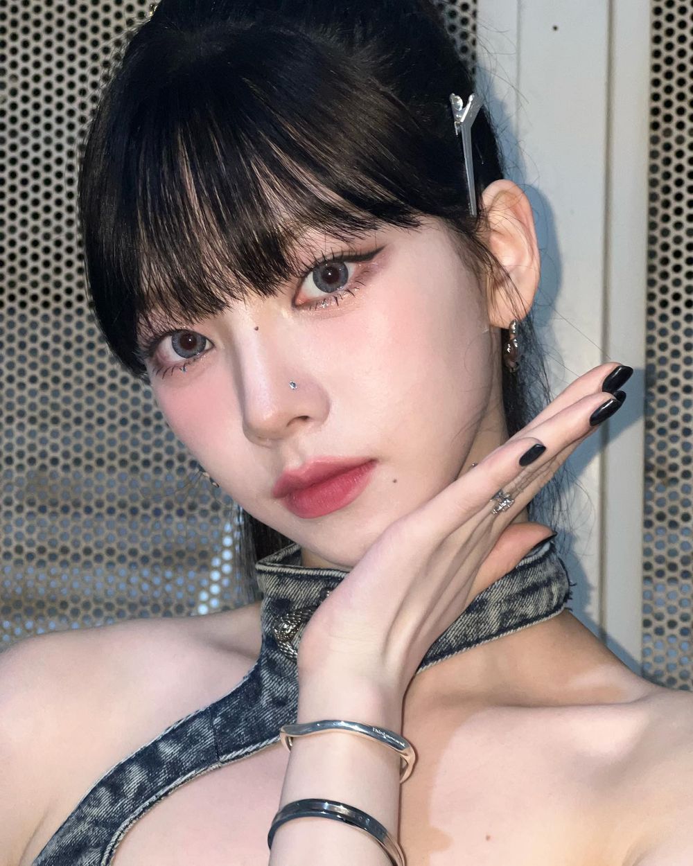 特搜韓國6位「不科學巴掌臉」女偶像！IU、張員瑛、Karina...臉小到耳機變超巨大？！-18