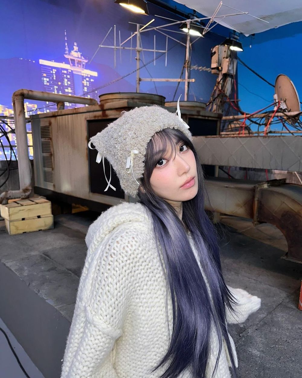 韓星都在戴！張員瑛、Felix同款「貓耳針織帽」一秒巴掌臉，Momo的毛帽居然是「她」織的！-13