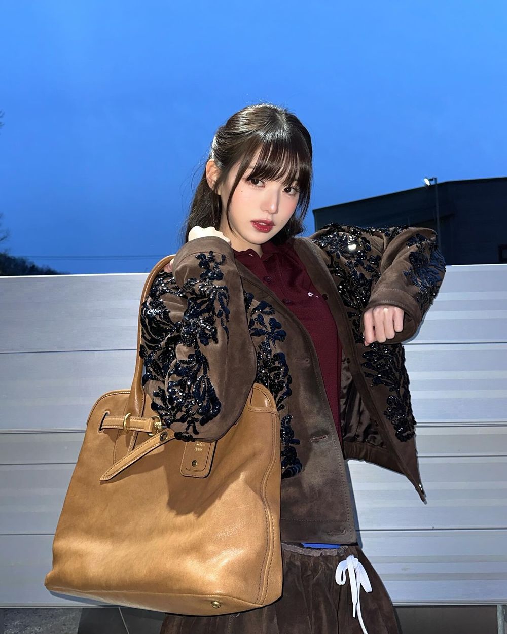 張員瑛、金裕貞大撞包！Miu Miu「這款托特包」被問爆、2024精品包就搶這咖！-9