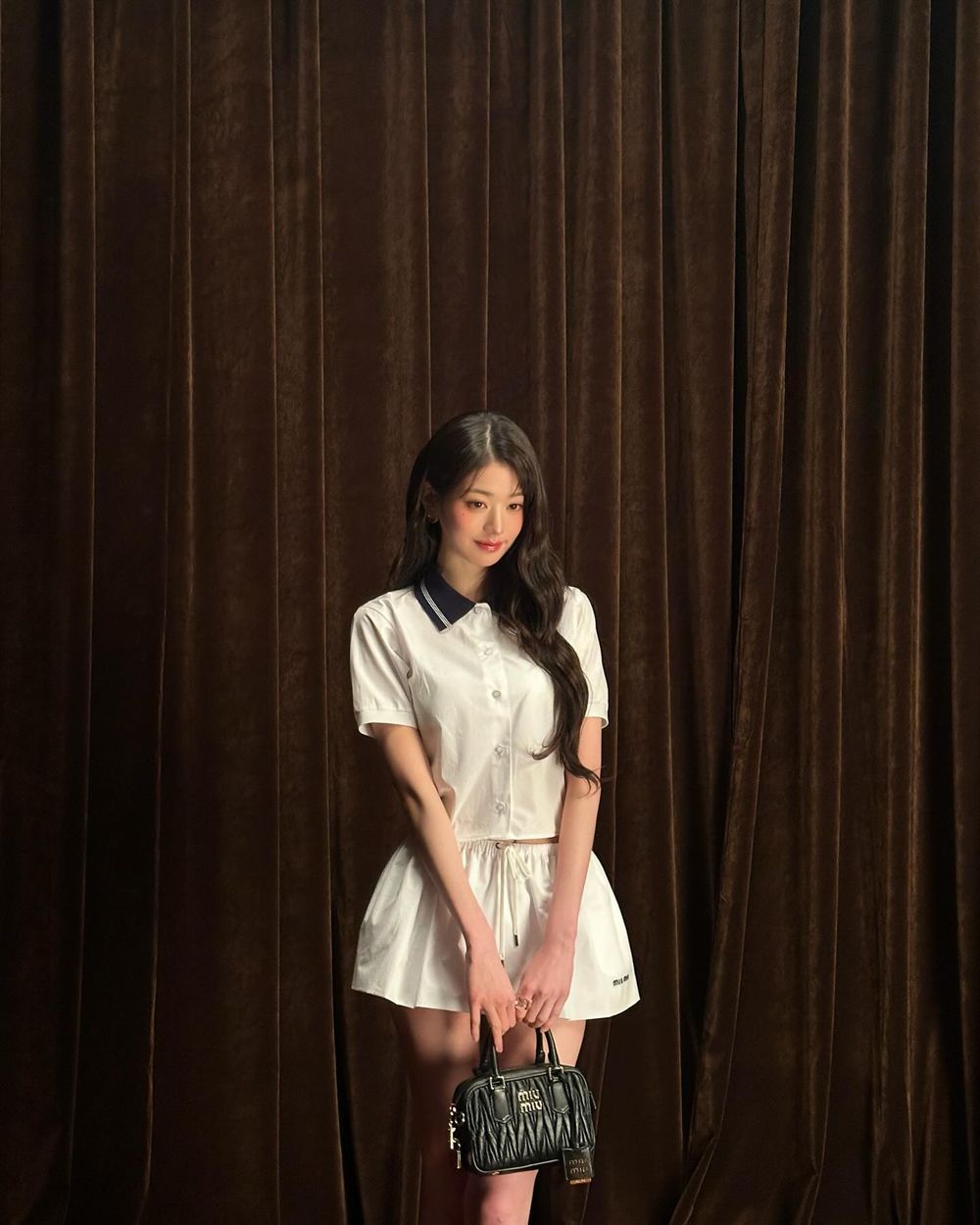  MiuMiu秀場暴風中心張員瑛！背影「不科學細腿」網友嚇：這漫畫走出來的吧！-7