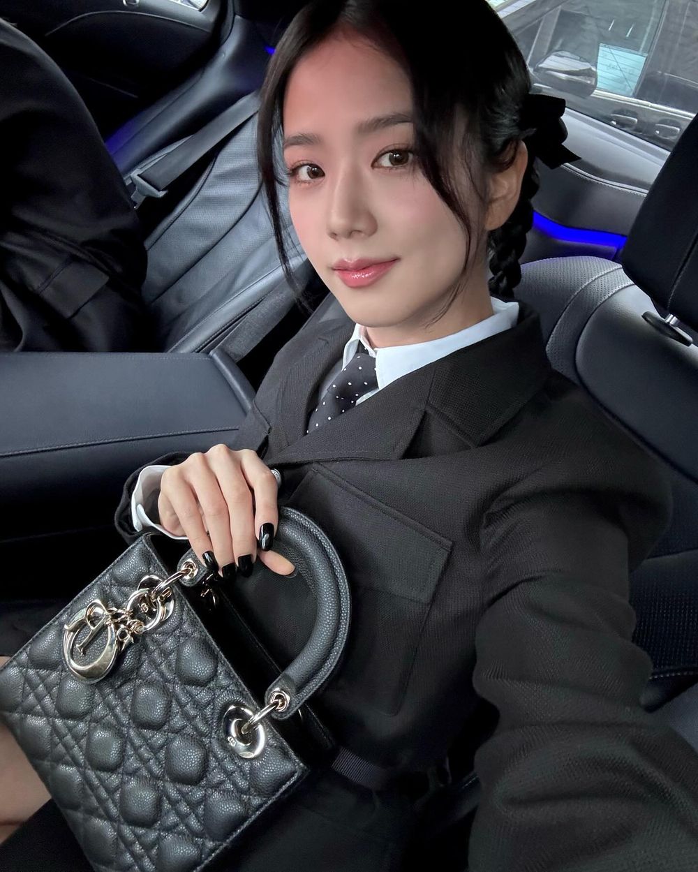 Jisoo愛包就是這顆！Dior新光三越鑽石塔限定店「Lady Dior 」列入必買升值包！-12