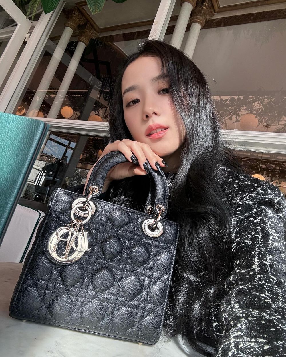 Jisoo愛包就是這顆！Dior新光三越鑽石塔限定店「Lady Dior 」列入必買升值包！-10