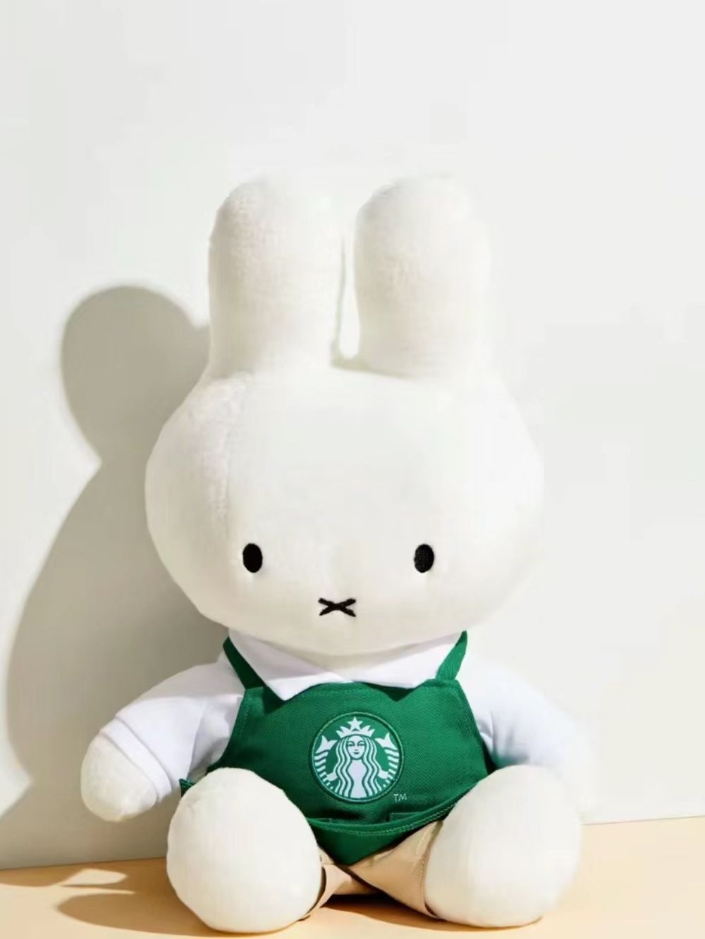 星巴克和米飛兔聯名了！超軟萌米飛兔玩偶、滿版圖案水杯⋯Miffy粉全都要收藏！-7
