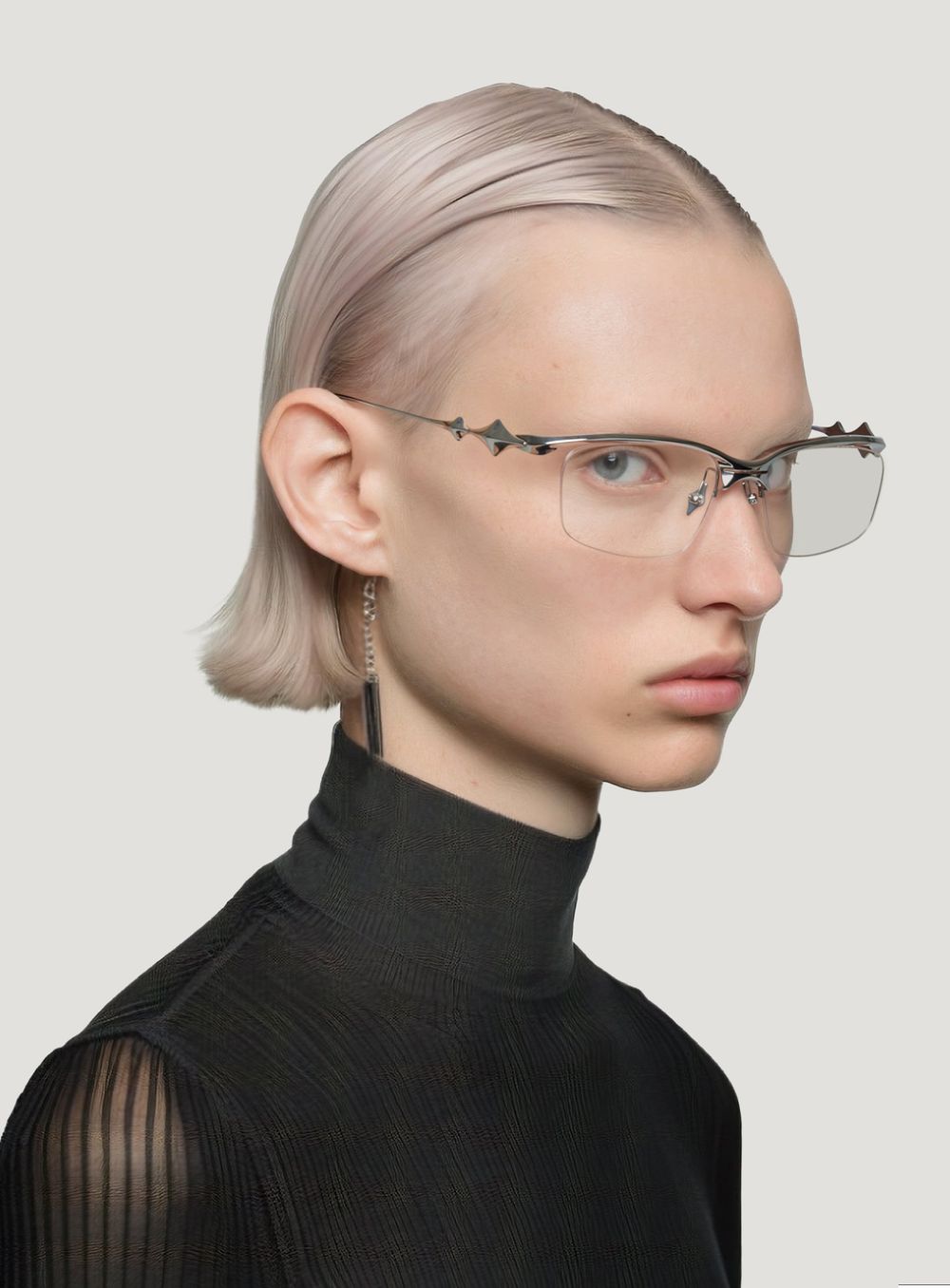 無框眼鏡回來了？！Jisoo、宮脇咲良戴起來變「嬰兒巴掌臉」的秘密曝光！-9