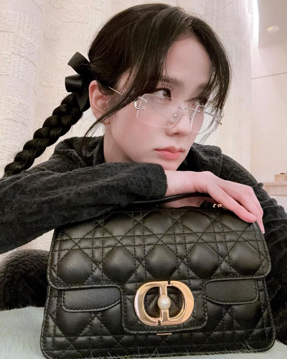 無框眼鏡回來了？！Jisoo、宮脇咲良戴起來變「嬰兒巴掌臉」的秘密曝光！-7