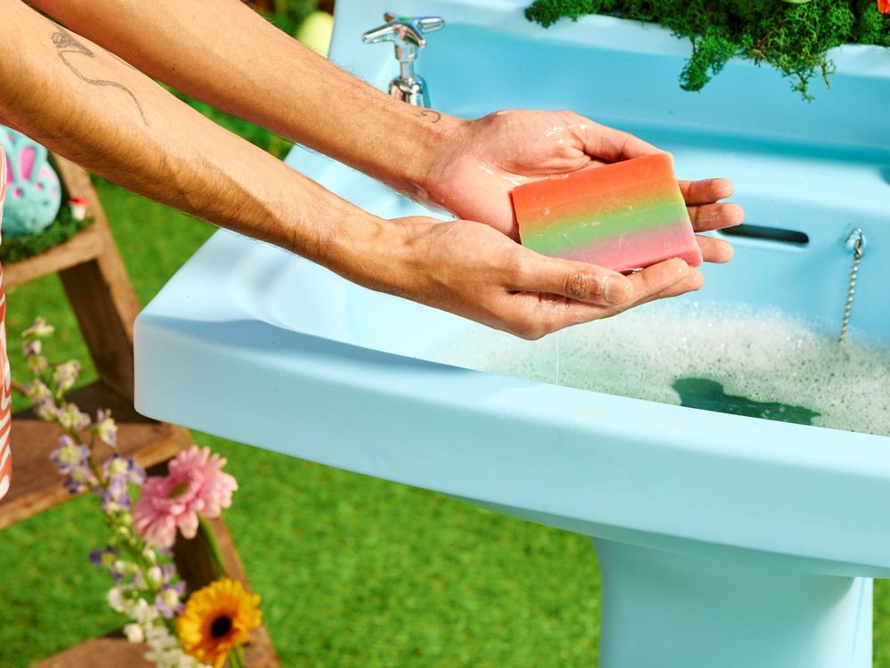 2024復活節限定！LUSH柑橘香氣兔子汽泡彈、七色蘿蔔泡泡浴芭...，竟然還有粉紅果汁兔子面膜！-18