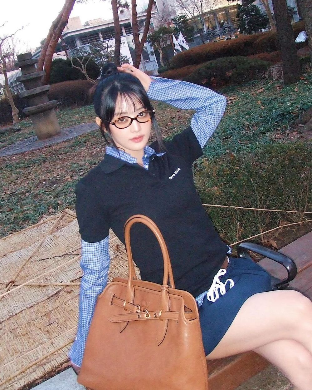 全網熱議「短髮員瑛」也好美！俏皮Bob頭＋Miu Miu針織套裝...完美演繹Miu式學院風！-10