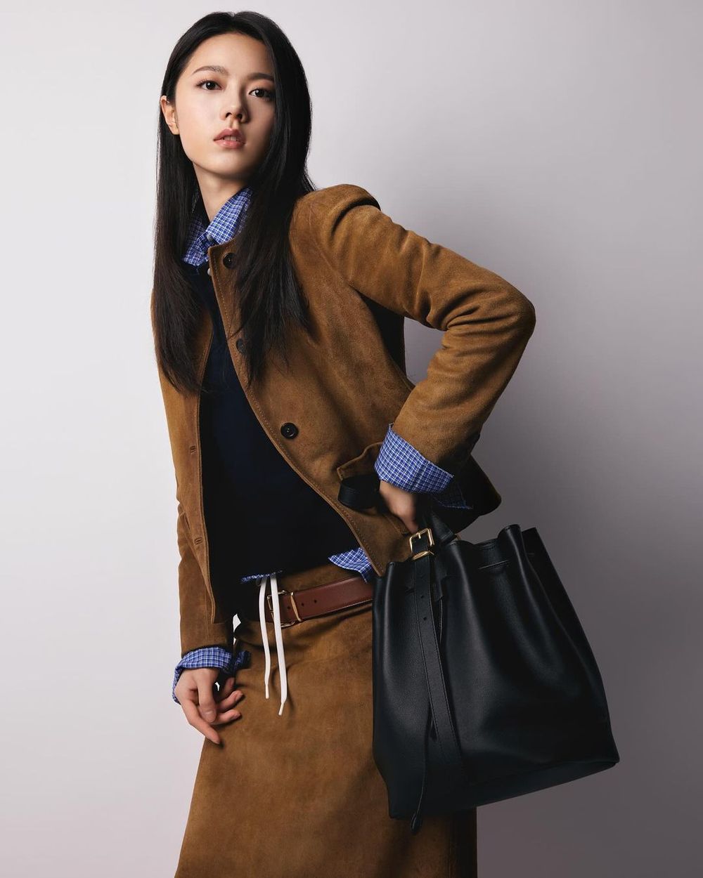 全網熱議「短髮員瑛」也好美！俏皮Bob頭＋Miu Miu針織套裝...完美演繹Miu式學院風！-8