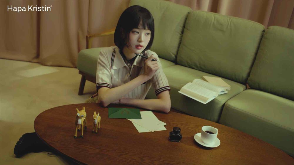 全網熱議「短髮員瑛」也好美！俏皮Bob頭＋Miu Miu針織套裝...完美演繹Miu式學院風！-14