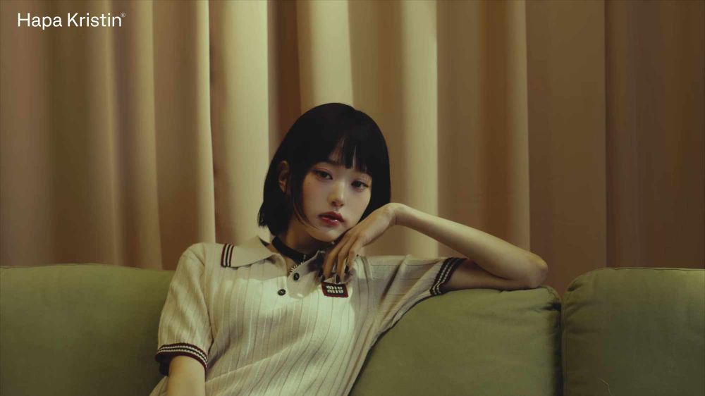 全網熱議「短髮員瑛」也好美！俏皮Bob頭＋Miu Miu針織套裝...完美演繹Miu式學院風！-11