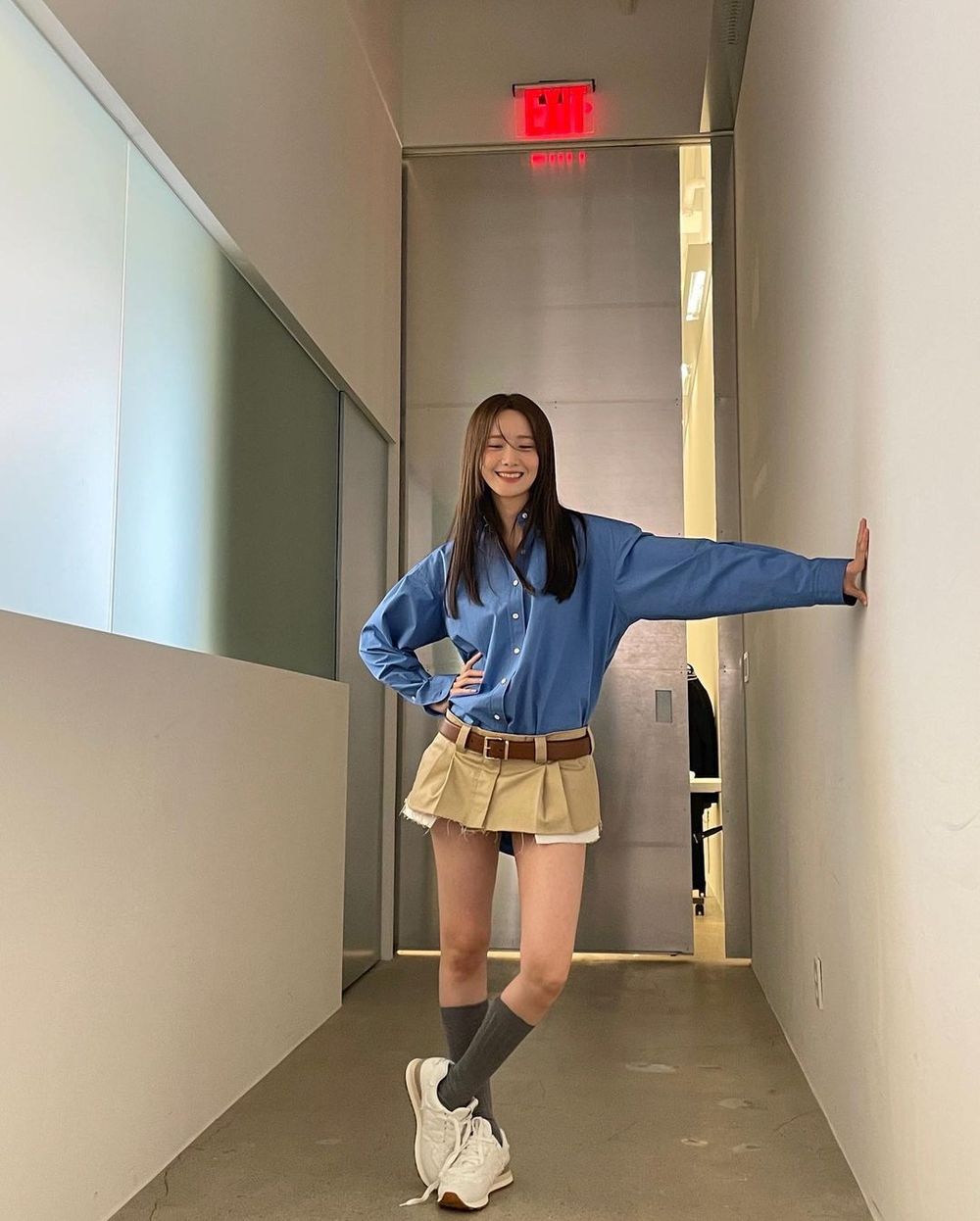 全網熱議「短髮員瑛」也好美！俏皮Bob頭＋Miu Miu針織套裝...完美演繹Miu式學院風！-7