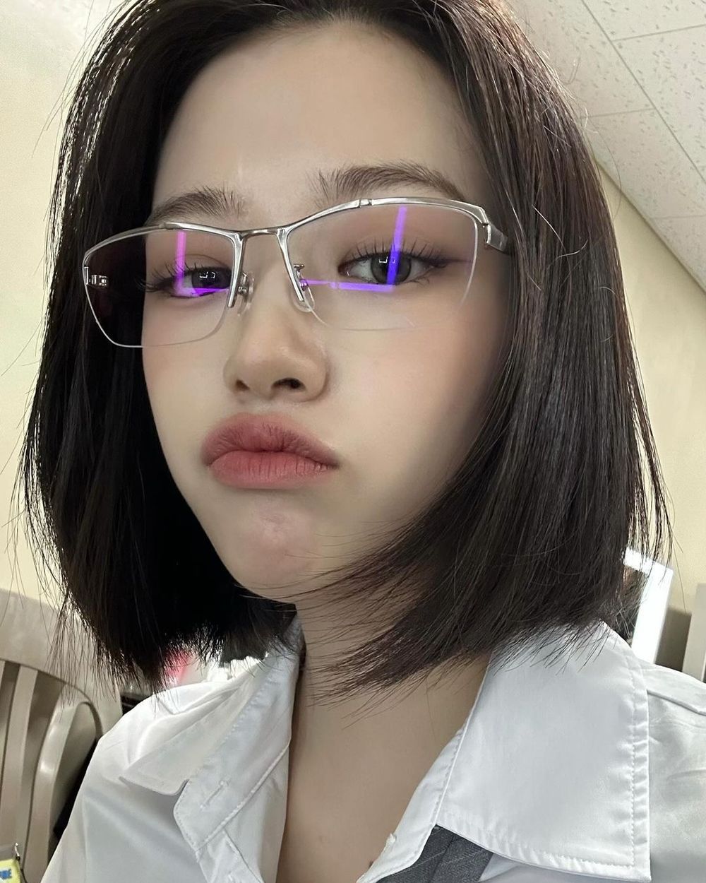 8位「最適合戴眼鏡」女偶像代表！張員瑛「書呆子眼鏡」超小臉，Karina無框眼鏡一定要有！-8