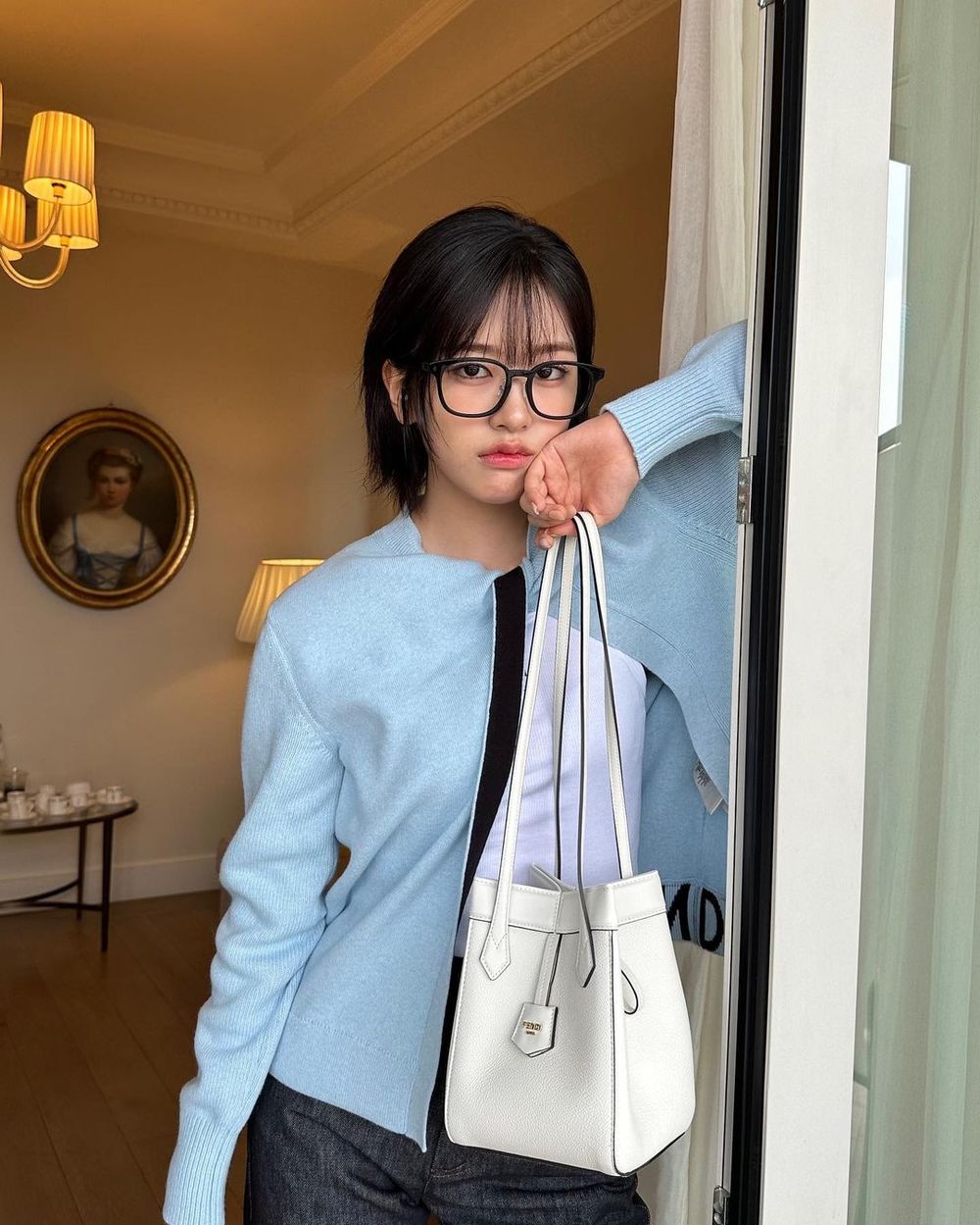 8位「最適合戴眼鏡」女偶像代表！張員瑛「書呆子眼鏡」超小臉，Karina無框眼鏡一定要有！-7