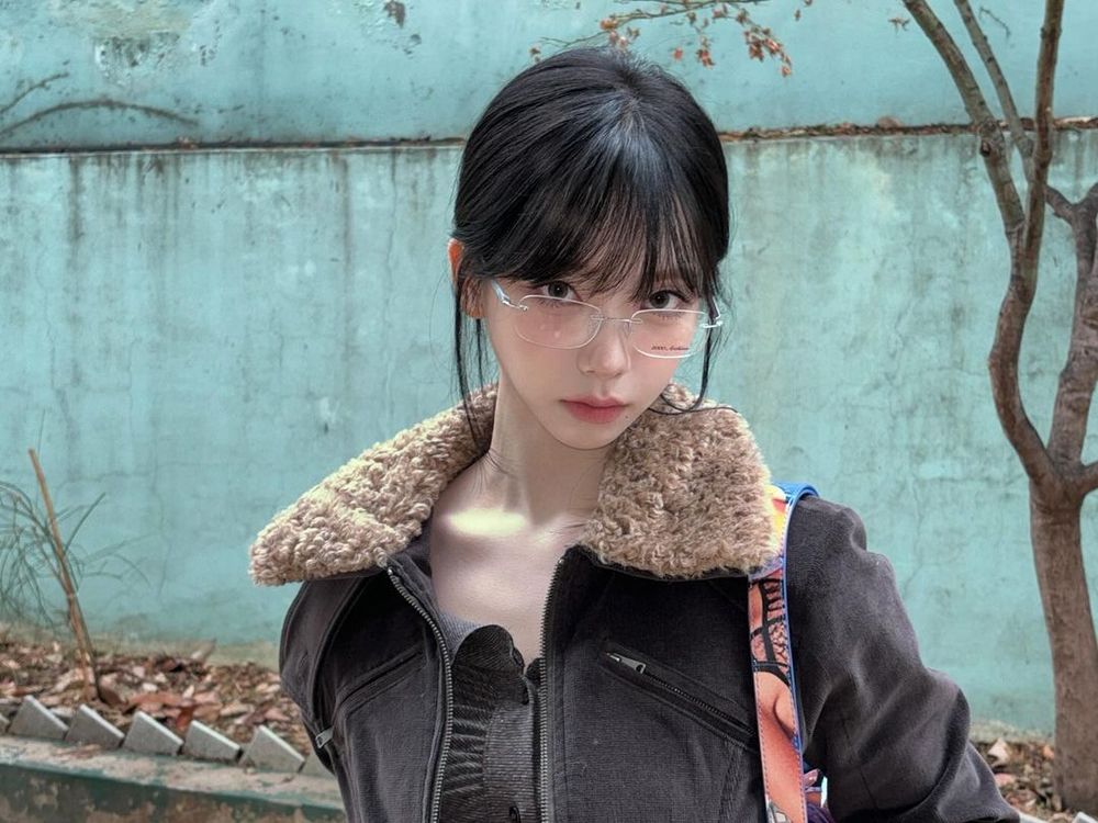 8位「最適合戴眼鏡」女偶像代表！張員瑛「書呆子眼鏡」超小臉，Karina無框眼鏡一定要有！-12