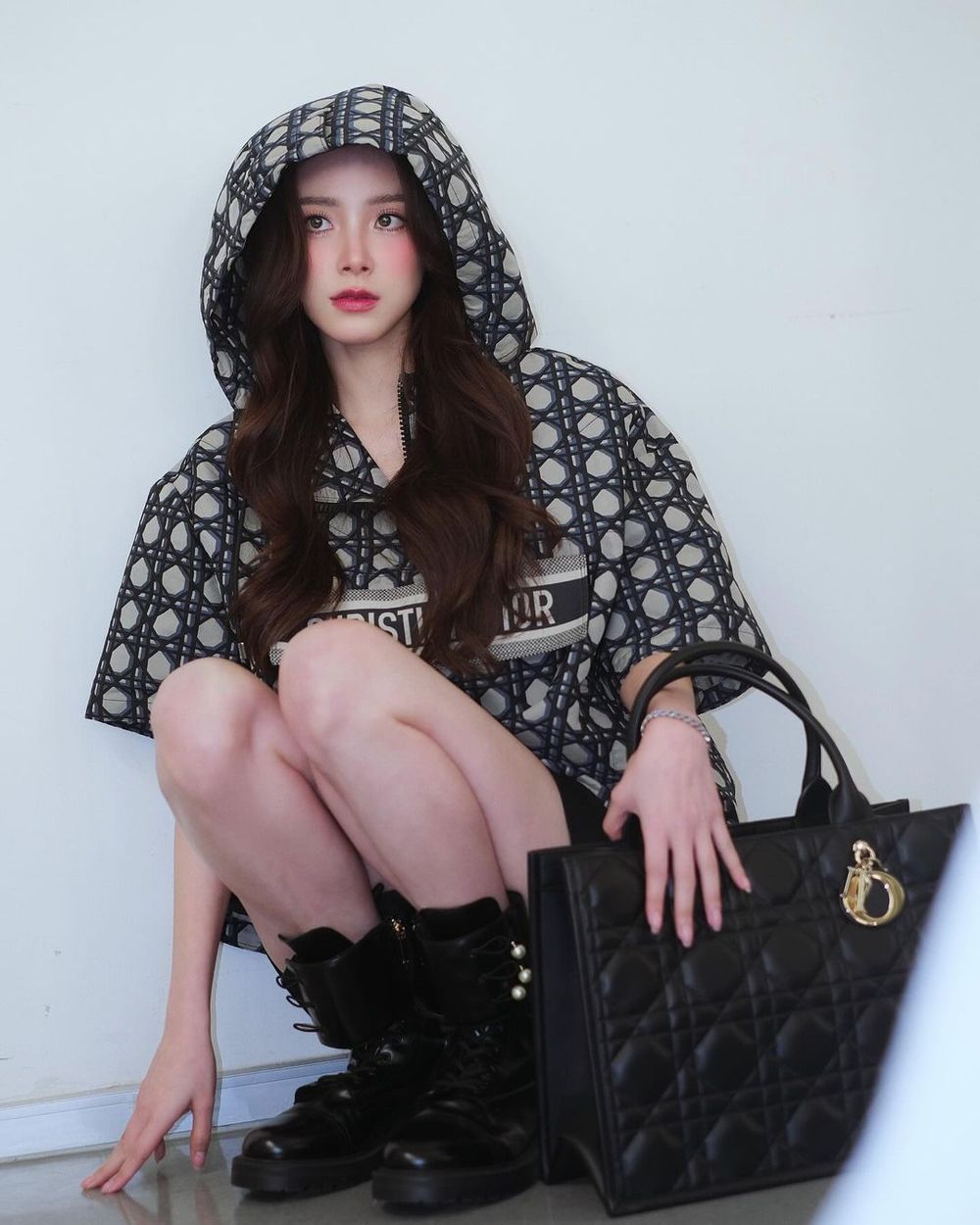 LOEWE新全球品牌大使是她！泰版《我的ID是江南美人》Baifern平采娜美到癱瘓網路？！-12