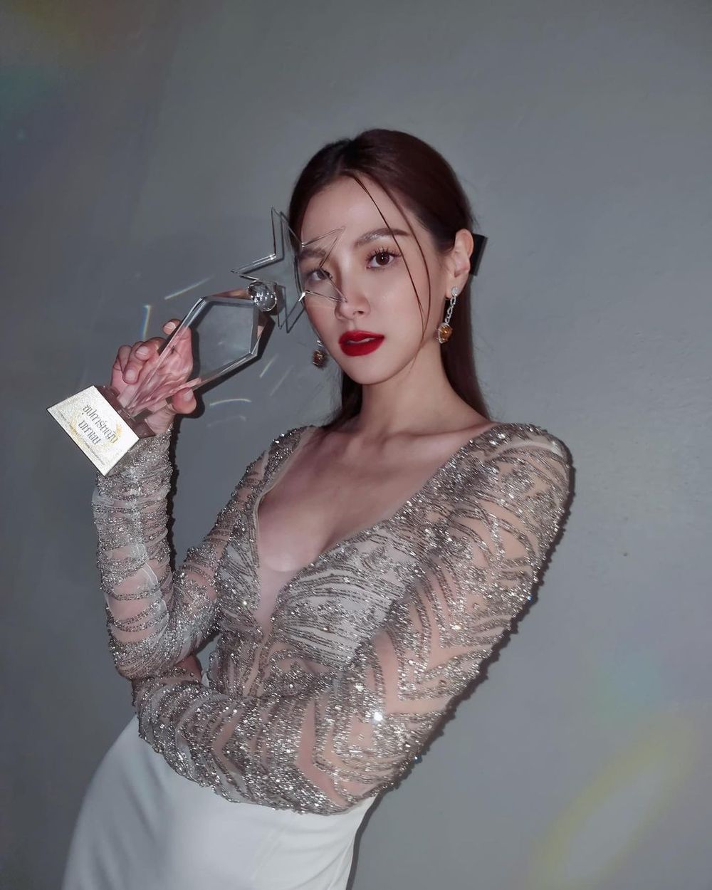 LOEWE新全球品牌大使是她！泰版《我的ID是江南美人》Baifern平采娜美到癱瘓網路？！-11