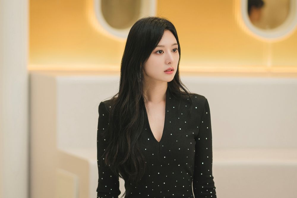 追劇都在看衣服！Netflix《淚之女王》金智媛「財閥千金專用」外套、洋裝都來自這品牌！-4