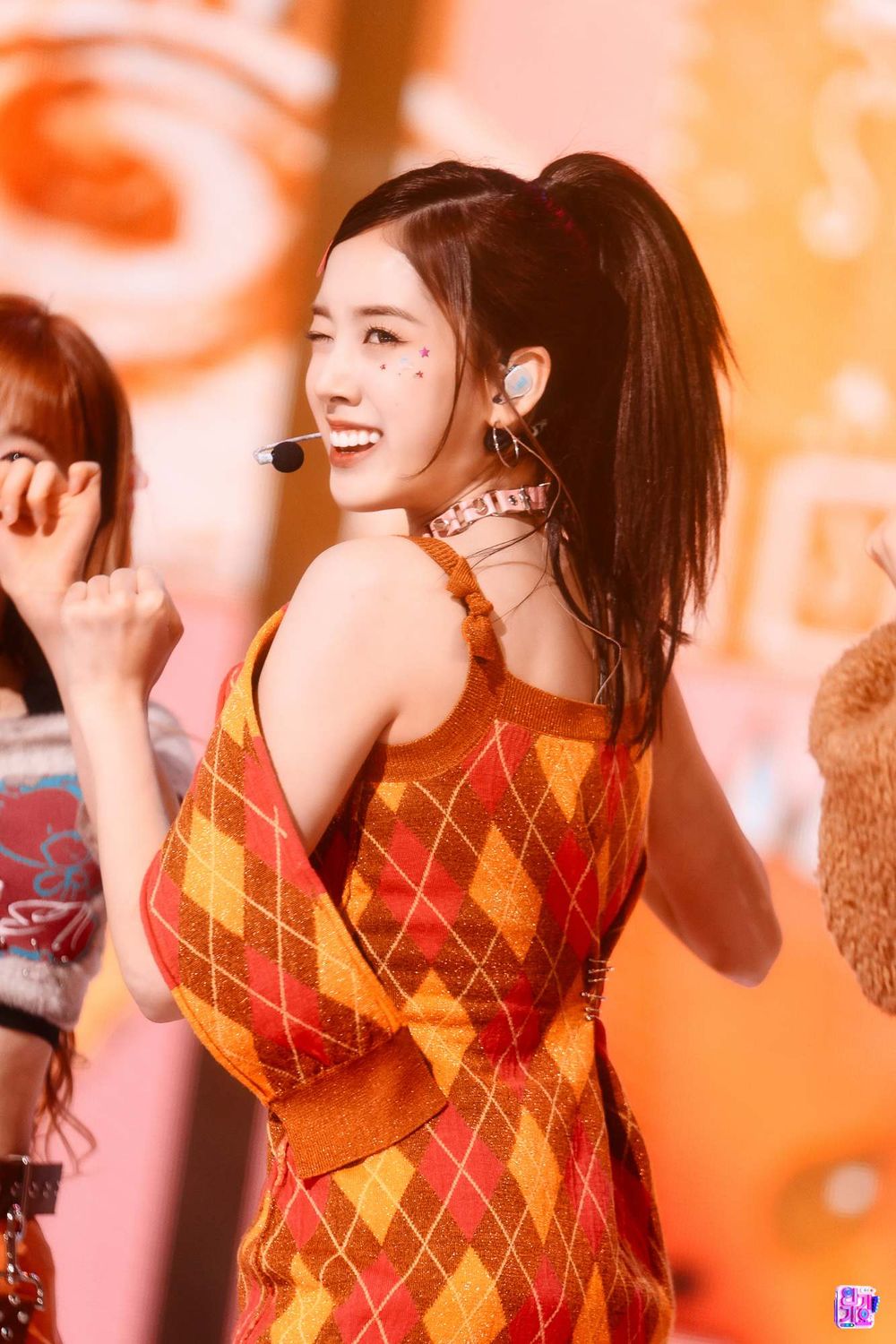 韓網熱議7位超吸睛「表情匠人」KPOP韓國偶像！鉉辰、張員瑛魅力爆棚，BTS防彈的他被封為表情演技教科書！-10