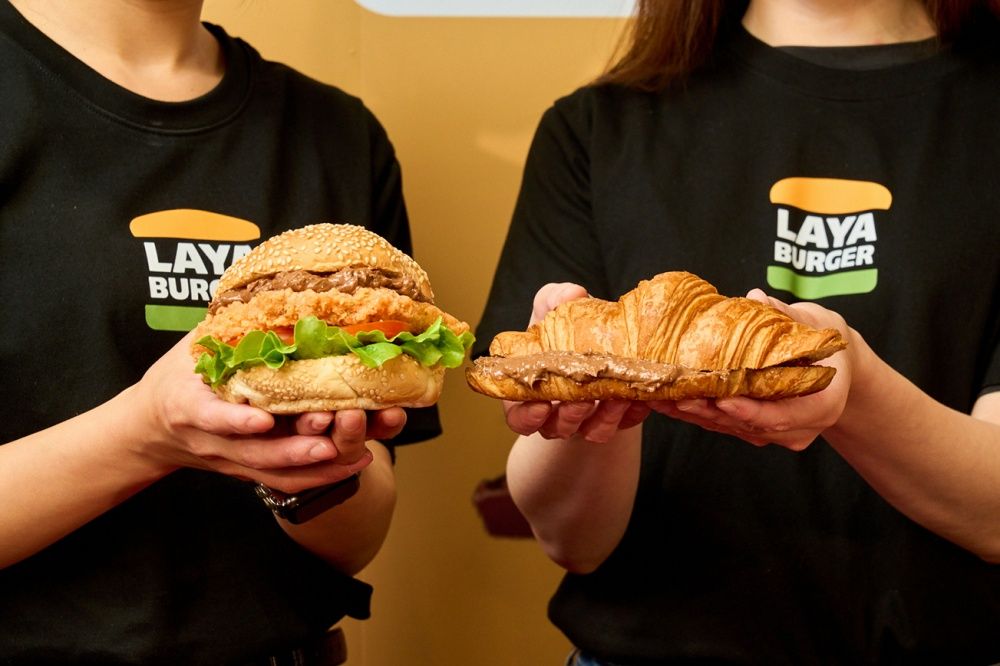 吃早餐還能抽東京來回機票！拉亞漢堡×KITKAT「巧克力脆薯、可可炸雞堡」鹹甜風味超療癒！-2