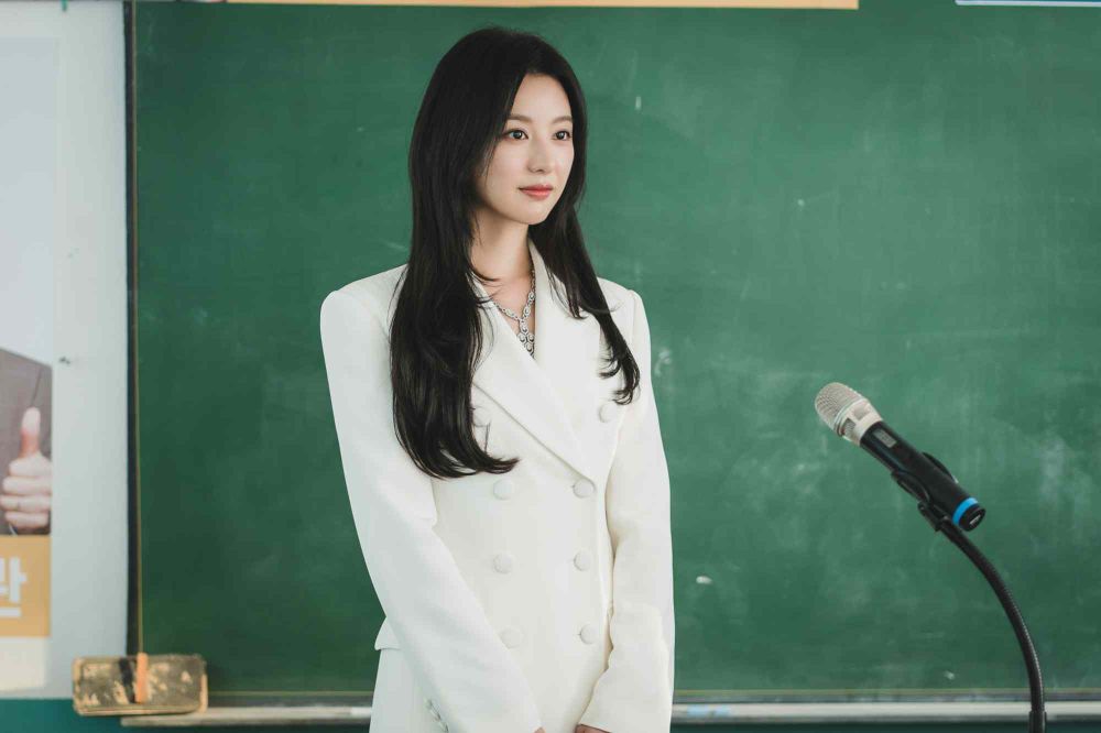 金智媛來台灣穿這樣！AI小臉+漫畫腰太美！《淚之女王》千金有錢人穿搭圖鑑回顧！-9