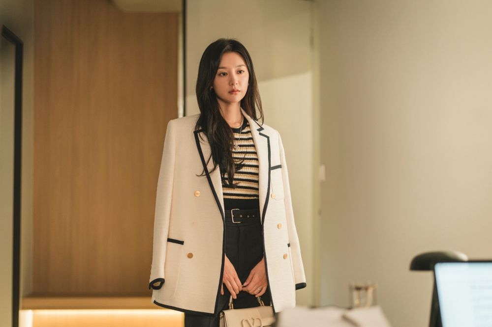 金智媛來台灣穿這樣！AI小臉+漫畫腰太美！《淚之女王》千金有錢人穿搭圖鑑回顧！-16