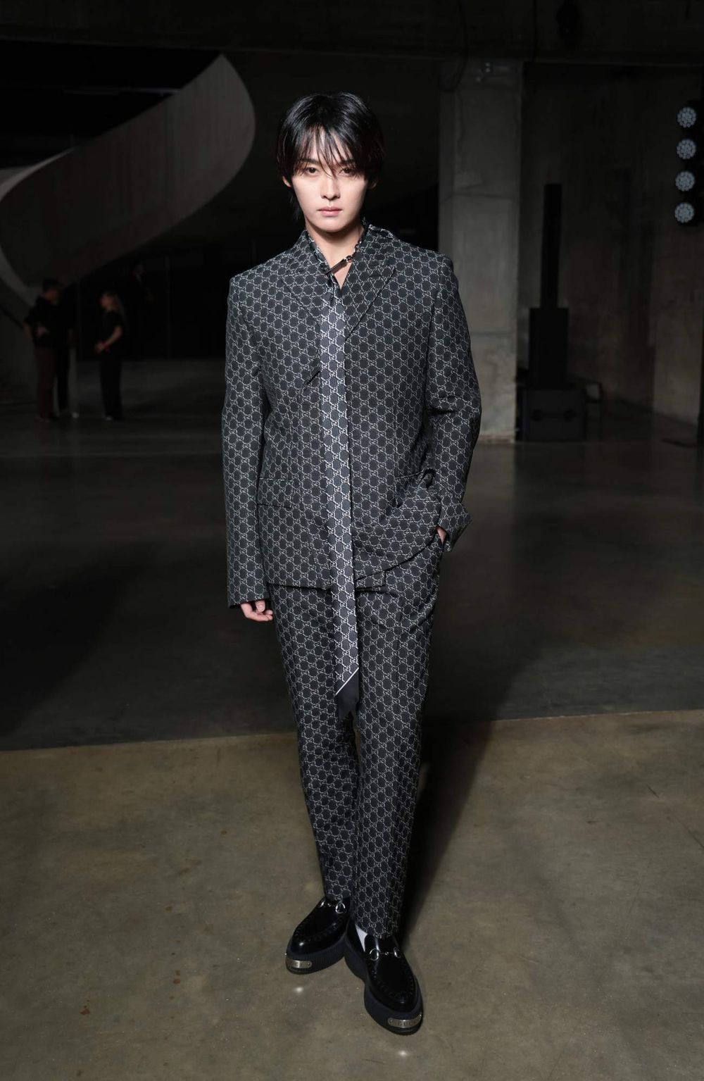 Lee Know出席Gucci大秀「可愛貓貓樣」粉絲融化！這顏值是拯救世界了吧！-1