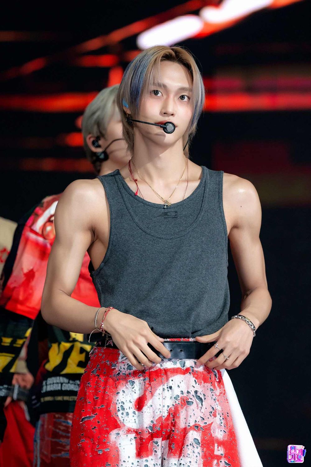 韓國8位「穿背心超性感」男星！邊佑錫、元彬二頭肌炸裂，全網大吼：想躺看看！-3