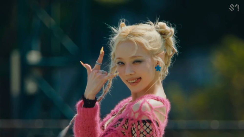 新專輯速速速來了！超強音源「AI唱團」aespa首張正規專輯正式上線！四人造型獲封異界女王！-9