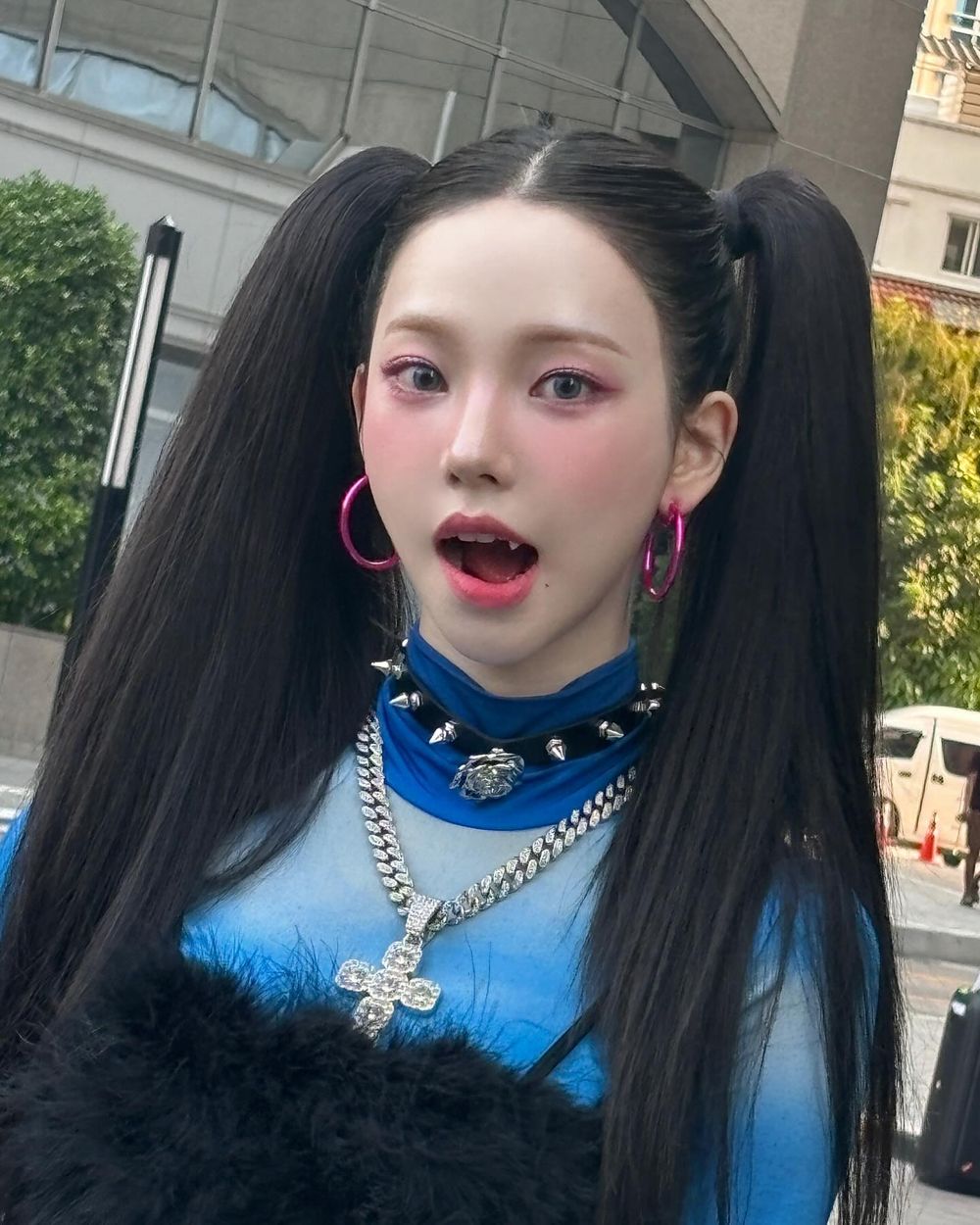 新專輯速速速來了！超強音源「AI唱團」aespa首張正規專輯正式上線！四人造型獲封異界女王！-11