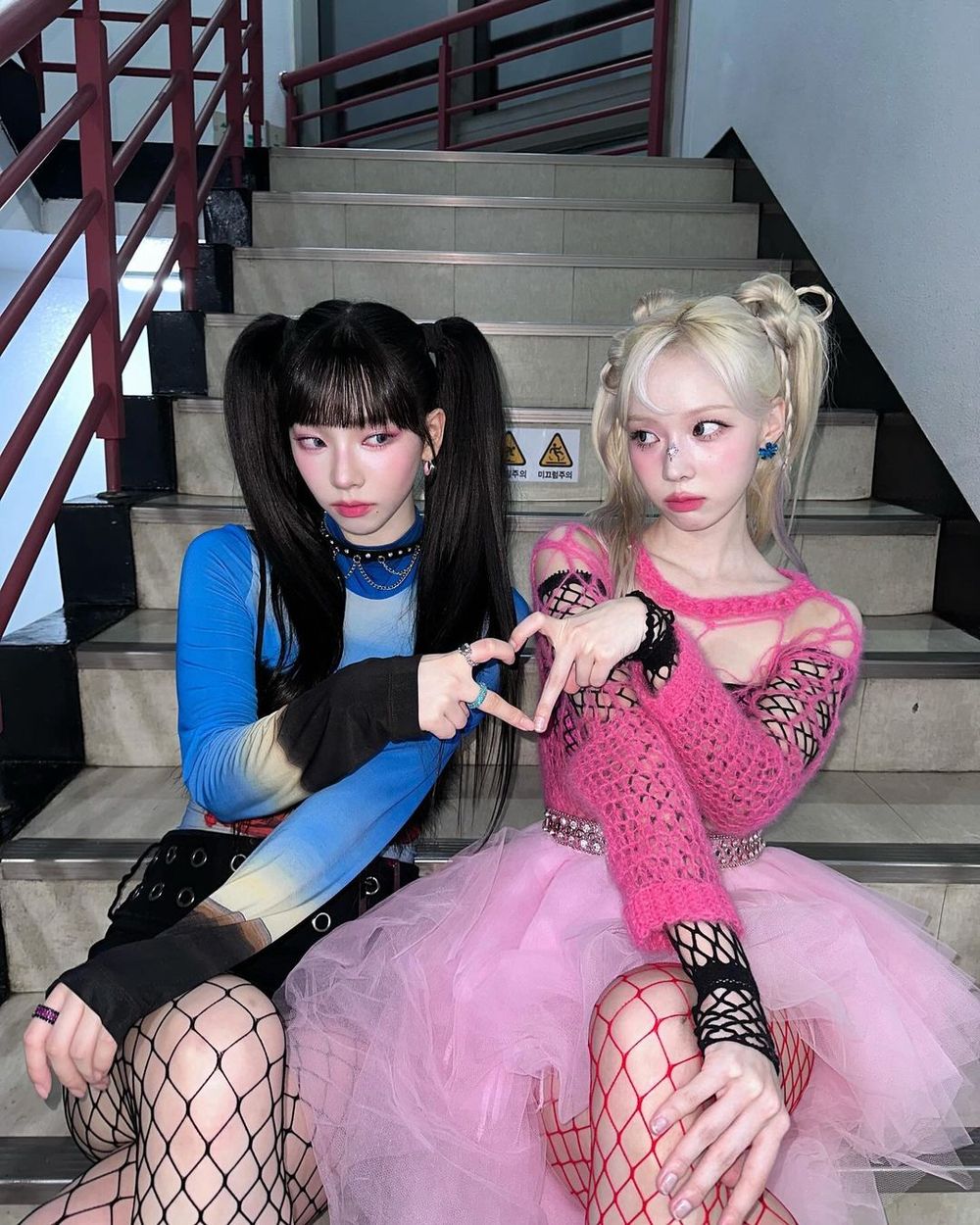 新專輯速速速來了！超強音源「AI唱團」aespa首張正規專輯正式上線！四人造型獲封異界女王！-14