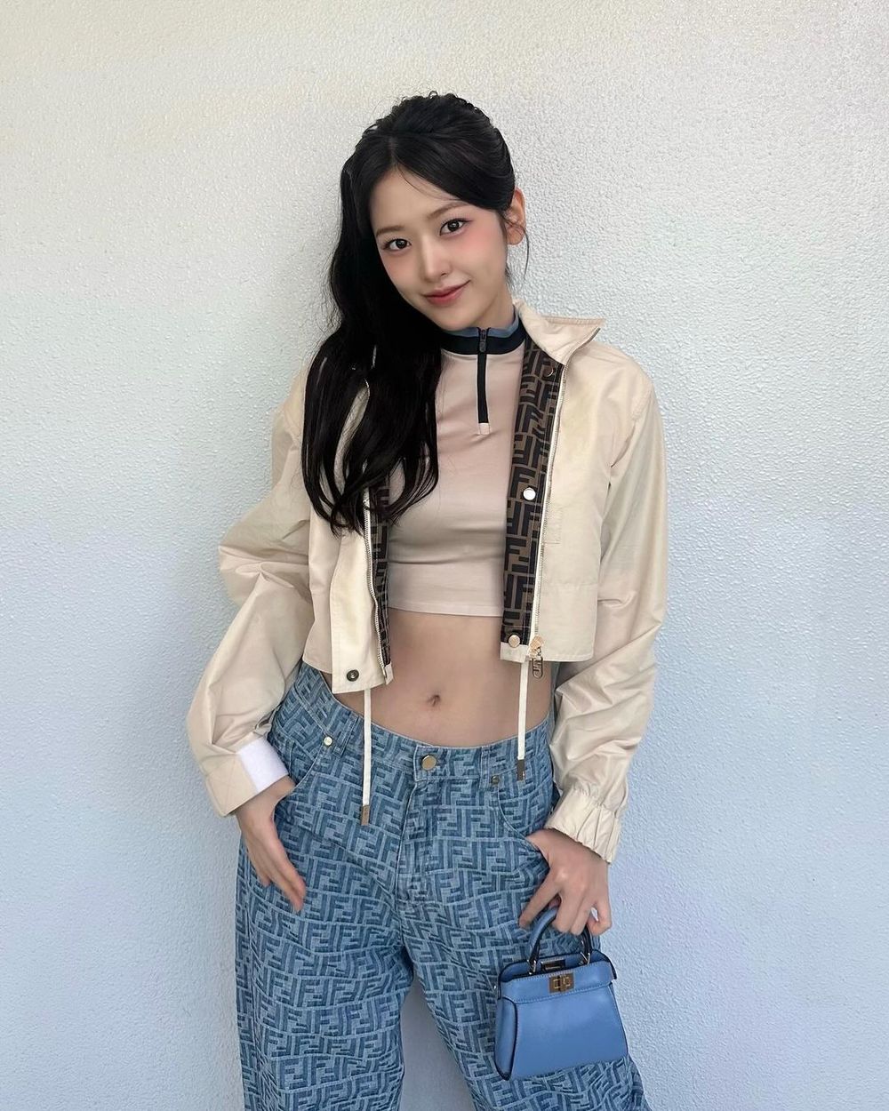 雨琦、安俞真都搶穿FENDI丹寧褲！寶寶藍配色「夫碩順Hoshi」也愛上？！-3