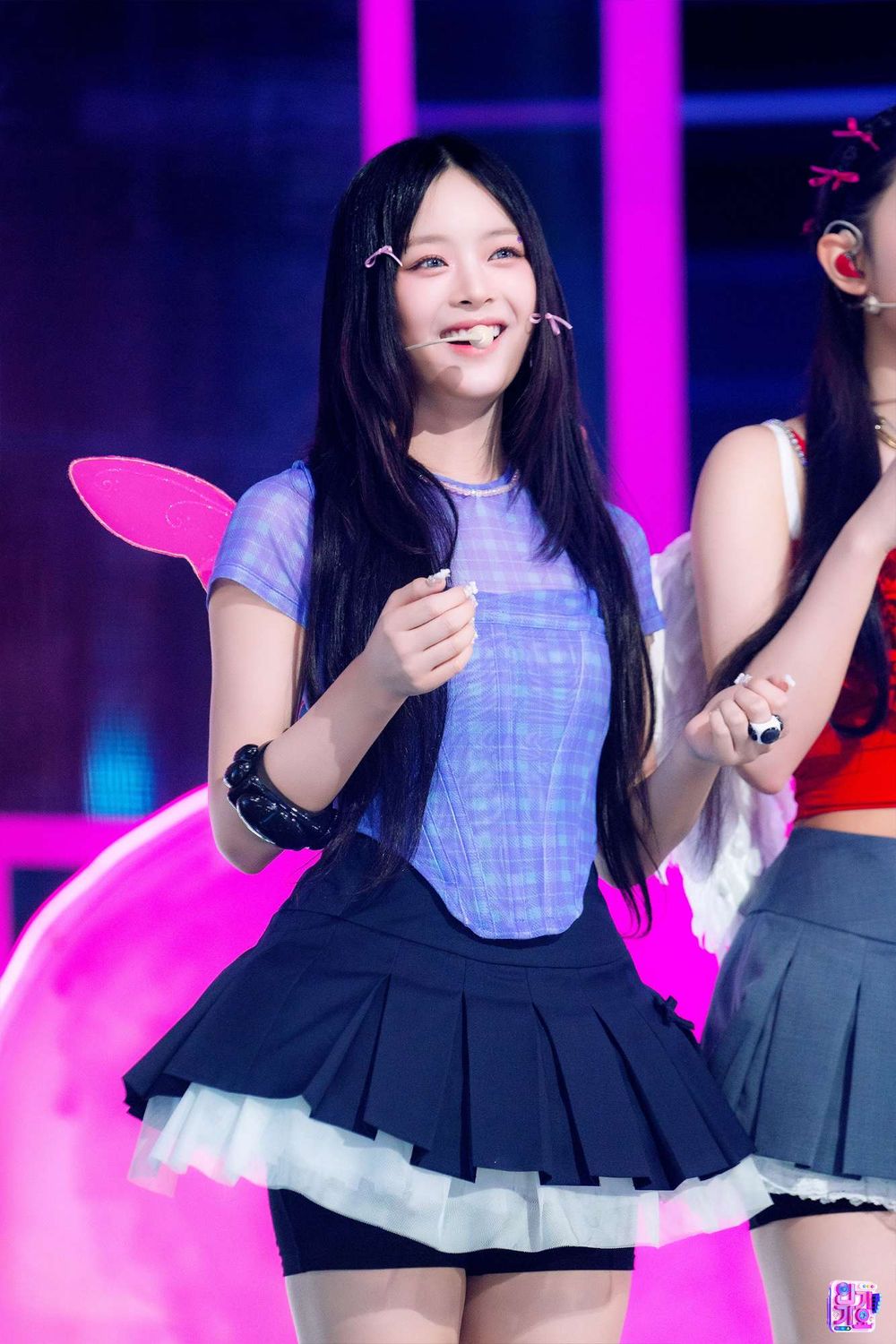 Rosé、Karina韓星最近在瘋「蕾絲裙+褲子」穿搭！街上韓妞真的都這樣穿！-8