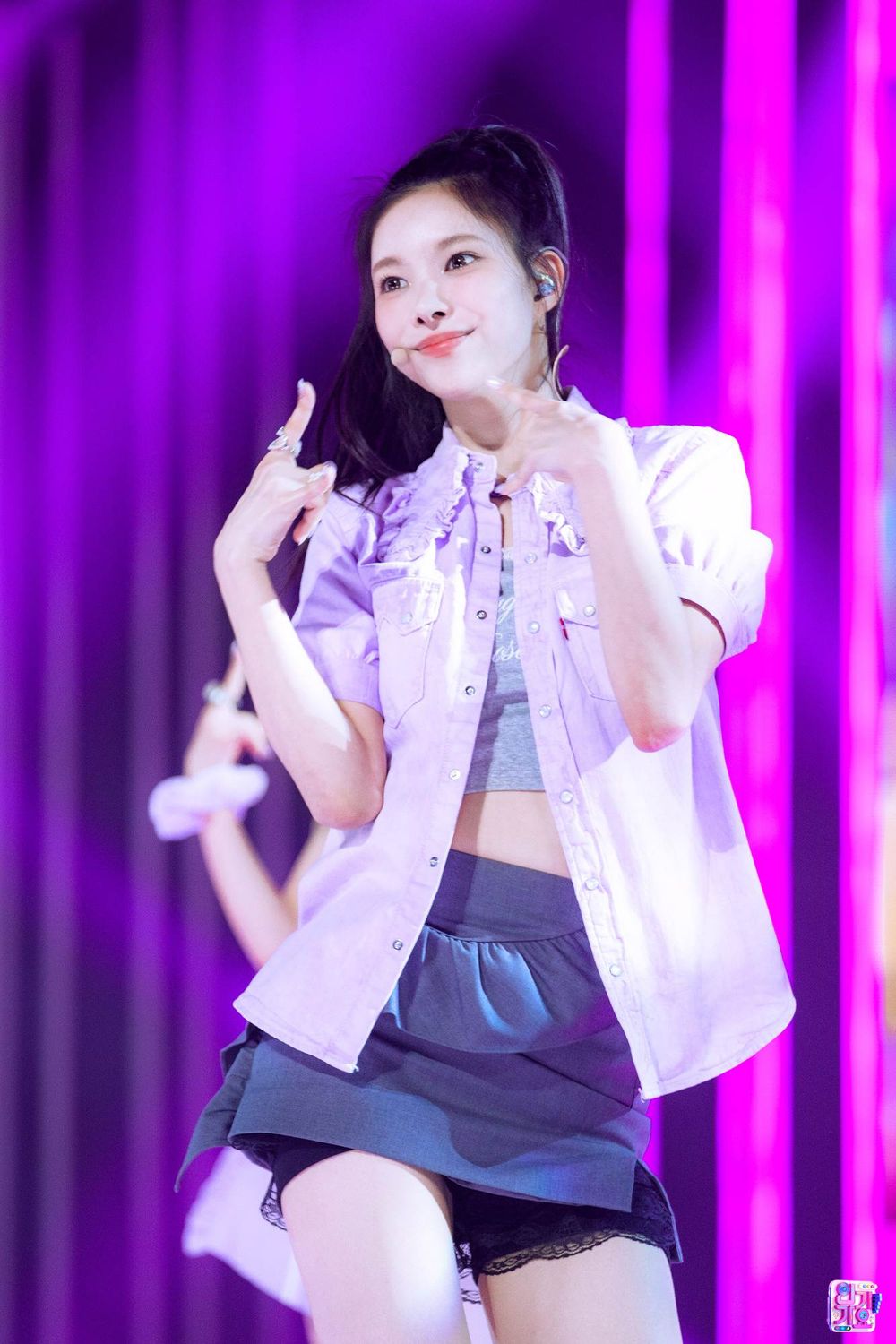 Rosé、Karina韓星最近在瘋「蕾絲裙+褲子」穿搭！街上韓妞真的都這樣穿！-7