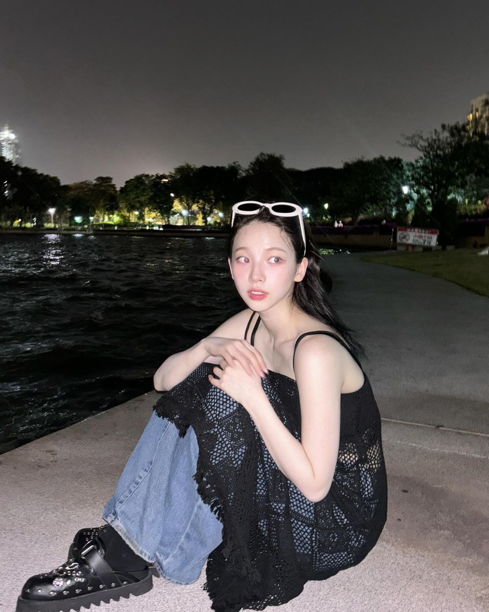 Rosé、Karina韓星最近在瘋「蕾絲裙+褲子」穿搭！街上韓妞真的都這樣穿！-1