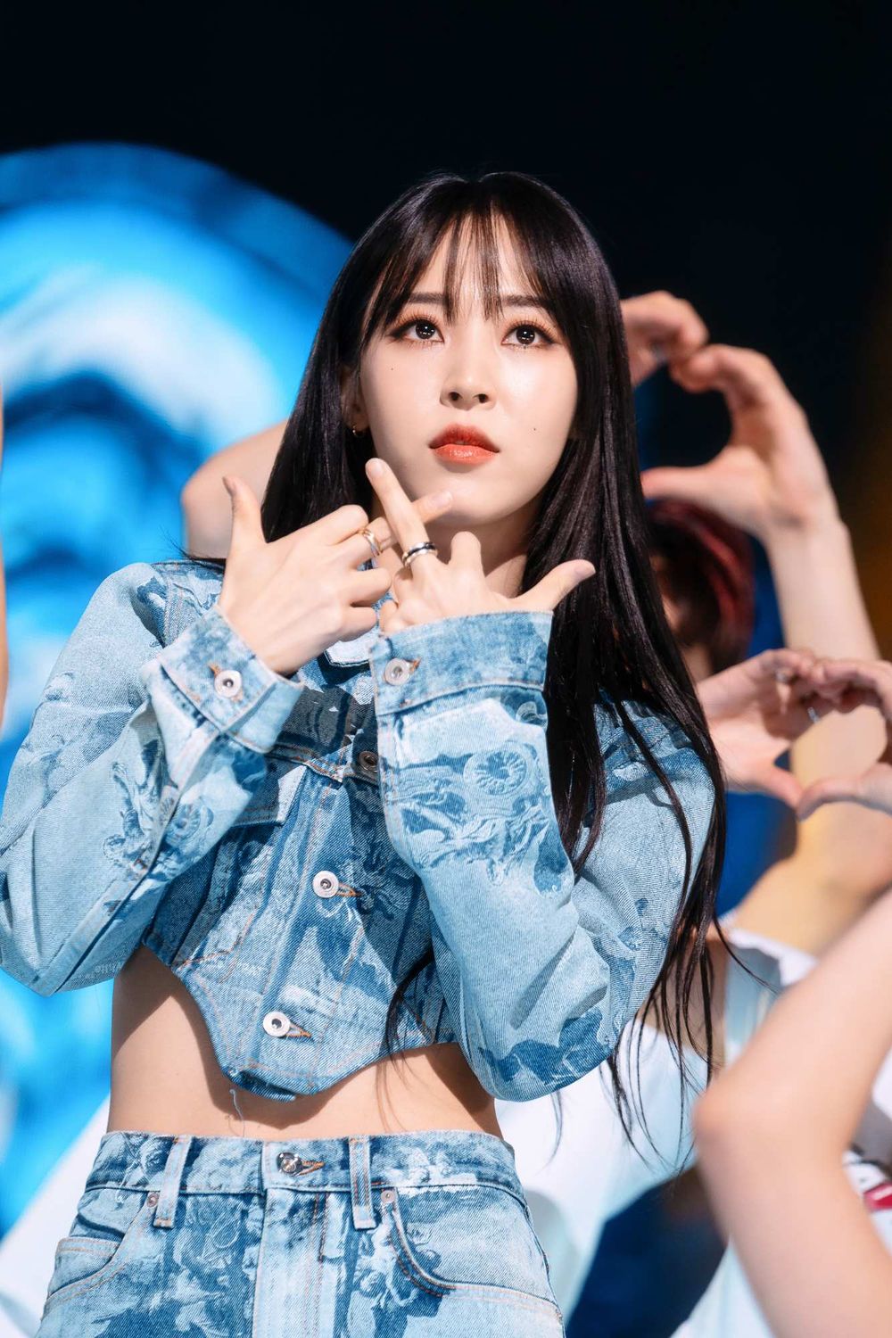 韓網熱議7位「中性美」韓國女偶像！留真、安兪真可鹽可甜超圈粉，Winter甜酷魅力引爆全網！-15