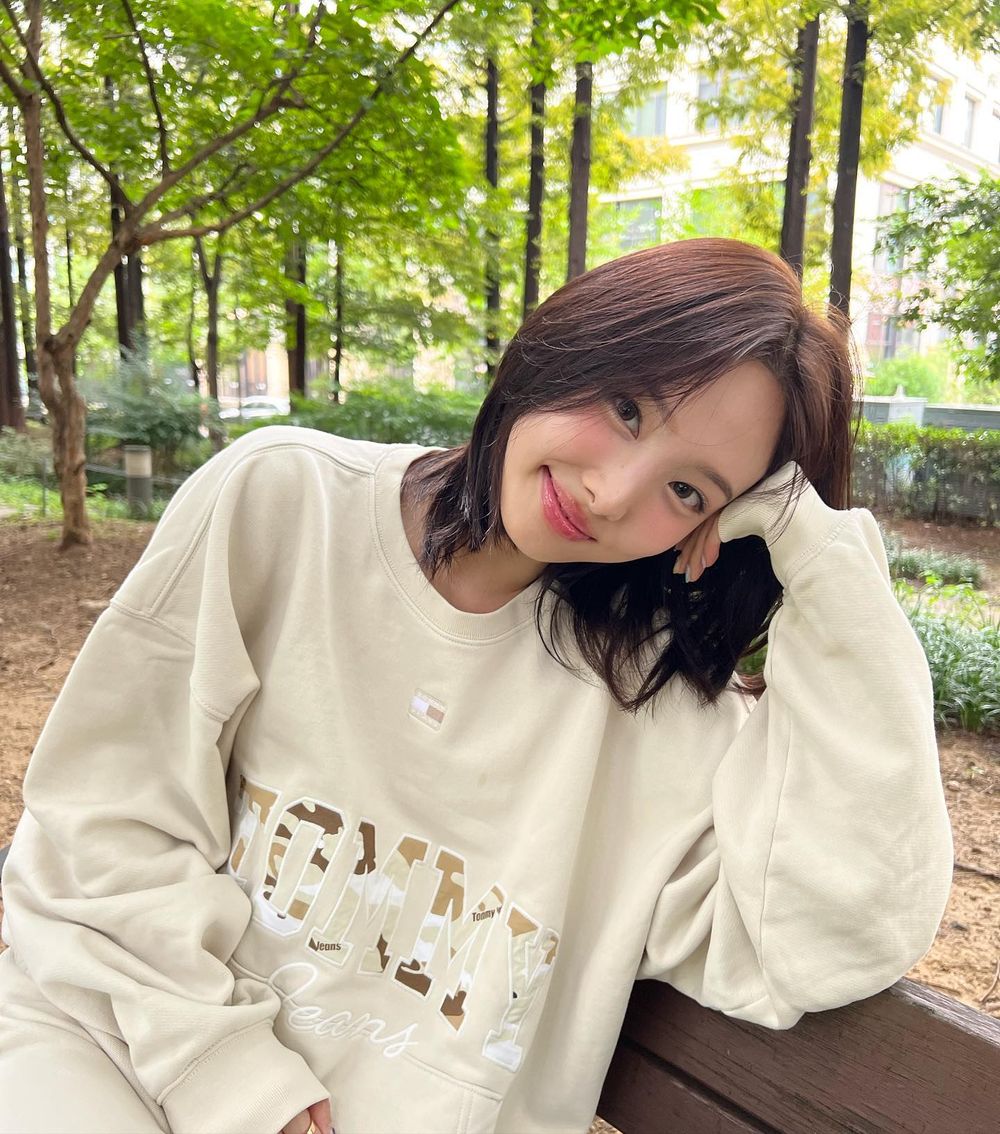 韓網評選7位路人緣很好的女團成員！Winter、薇娟個性超圈粉，這位全能實力女愛豆全網讚爆！-4