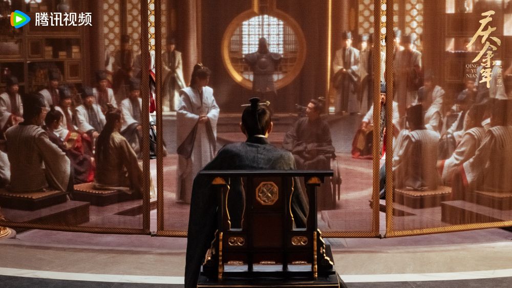 古裝劇《慶餘年2》播放量衝破165億登2024陸劇劇王！「小范大人」張若昀回歸網友直呼：太過癮！-13