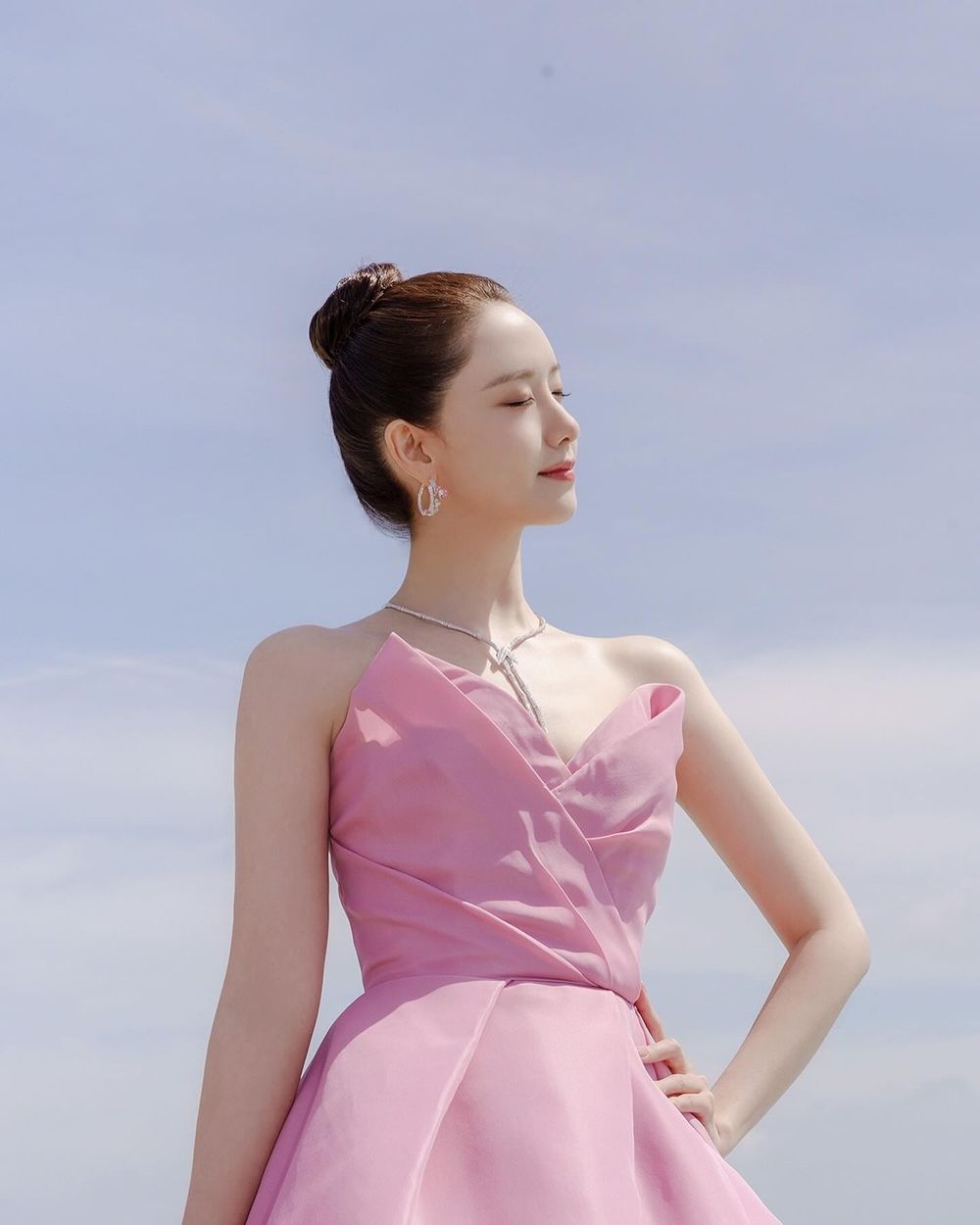 10年如一日的美貌！潤娥征服坎城「身材好到不像真人」韓媒驚：美到提升國威！-3