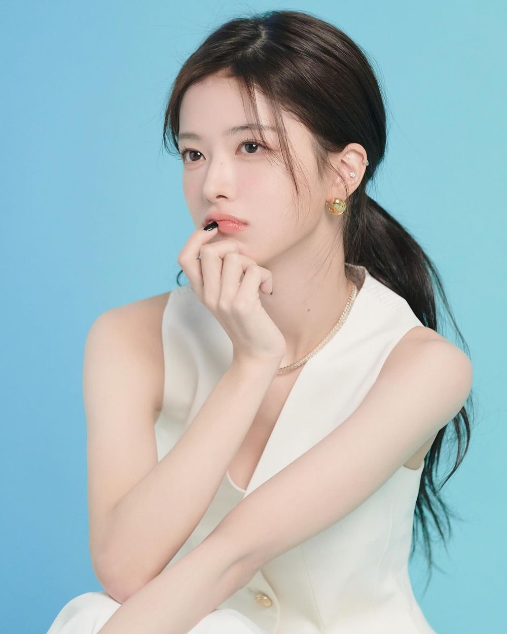 Netflix《名校的階梯》女主盧正義也超愛！TEVA涼鞋、夾腳拖好看到無法拒絕！-13