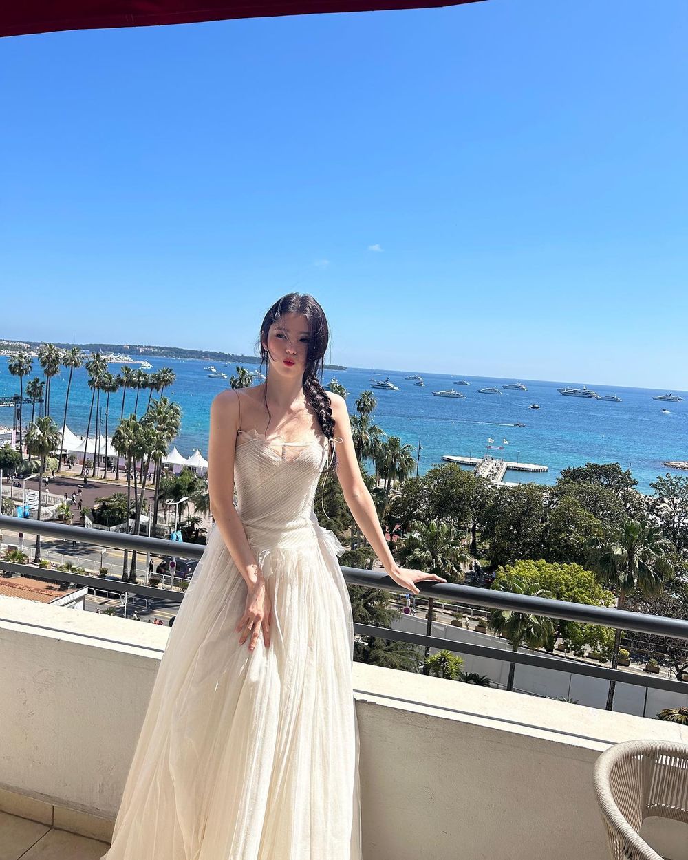 外媒都嚇到？韓韶禧坎城紅毯「連背影都好看」高清圖曝光！美到發光的秘密藏在這！-3