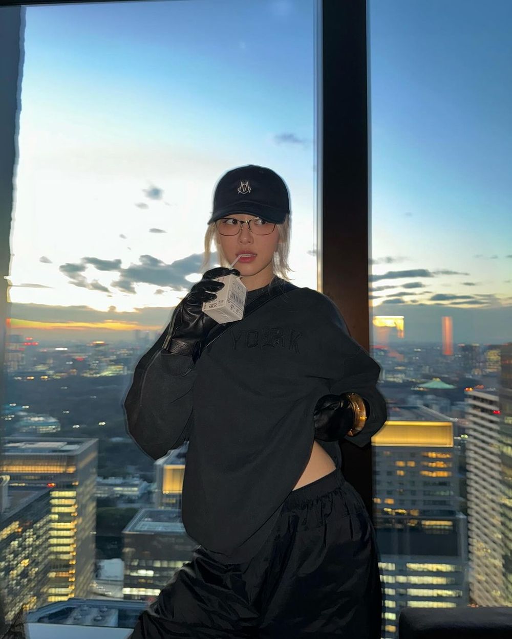 金智媛、Felix韓星最愛同款棒球帽肉搜！Danielle戴這頂臉直接小掉一半！-4