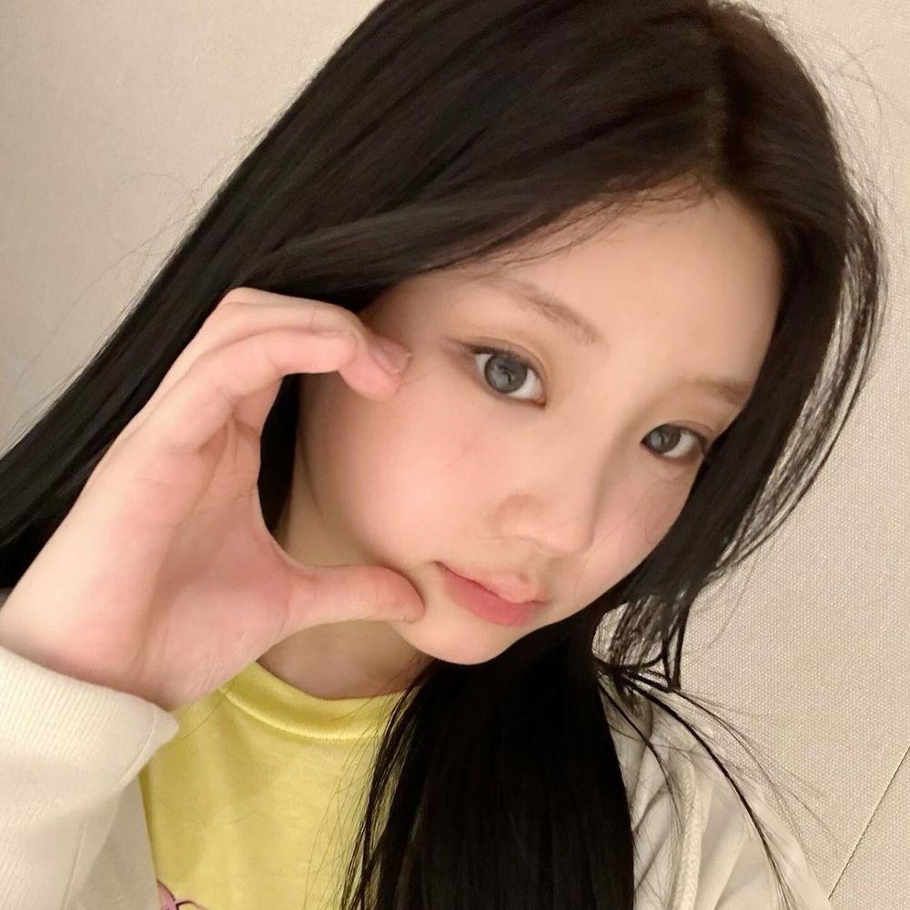 不科學幼態臉偶像盤點！張員瑛、Jennie澎潤寶寶臉技巧，ILLIT李沅禧根本膠原蛋白富翁！-12